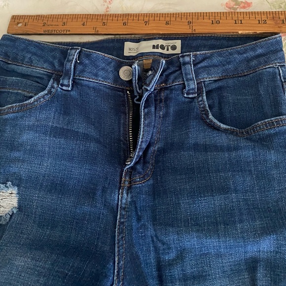 Topshop Moto Distressed Ripped Skinny Jeans As Seen on Daisy Ridley - Picture 6 of 7